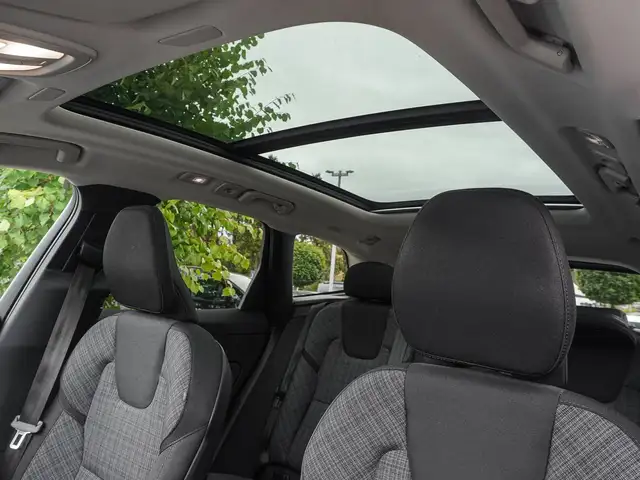 Volvo XC60 view 8