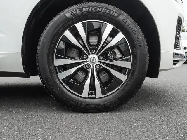 Volvo XC60 view 7