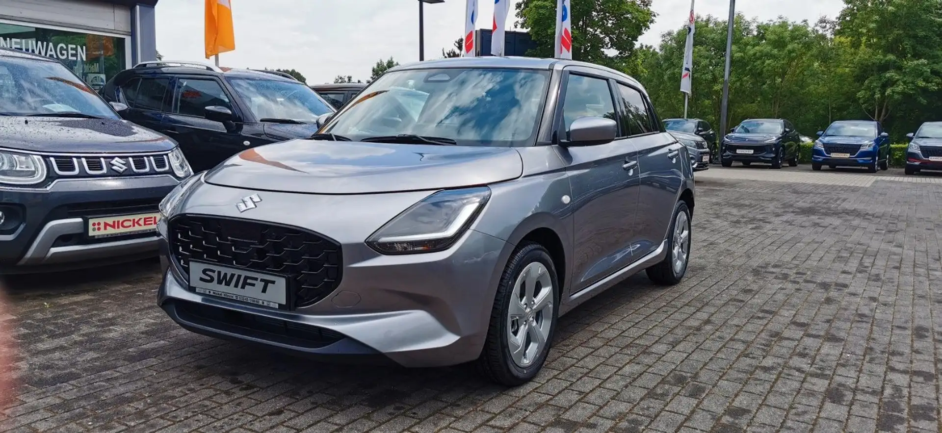 Suzuki Swift Comfort/PDC/LED/CAM/ACC/NAVI Silber - 1