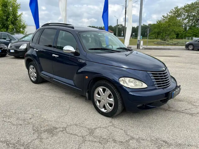 Chrysler PT Cruiser view 3
