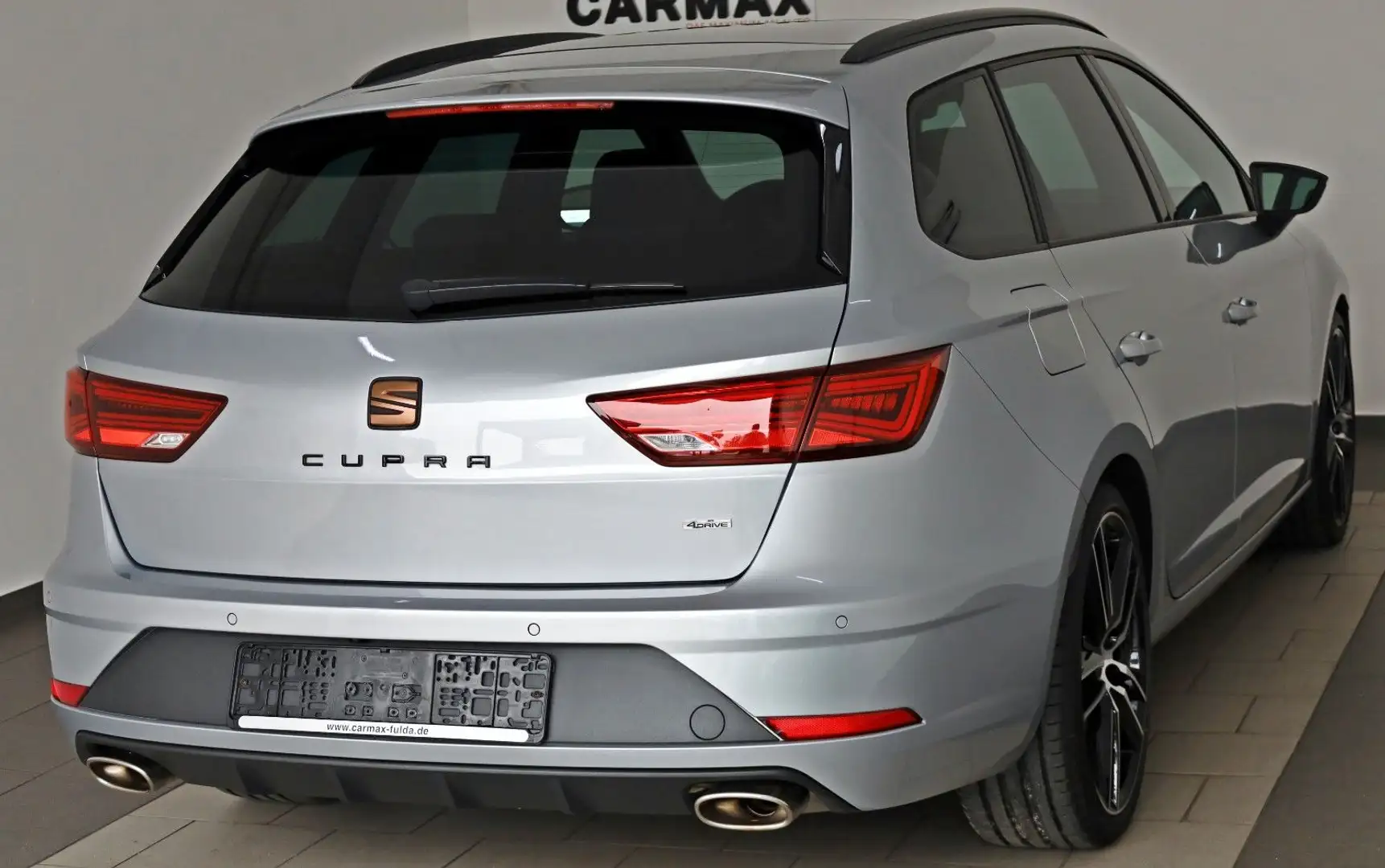 SEAT Leon ST Cupra 300 4Dr.,T.Leder,Navi,Kamera,Panor Silber - 2