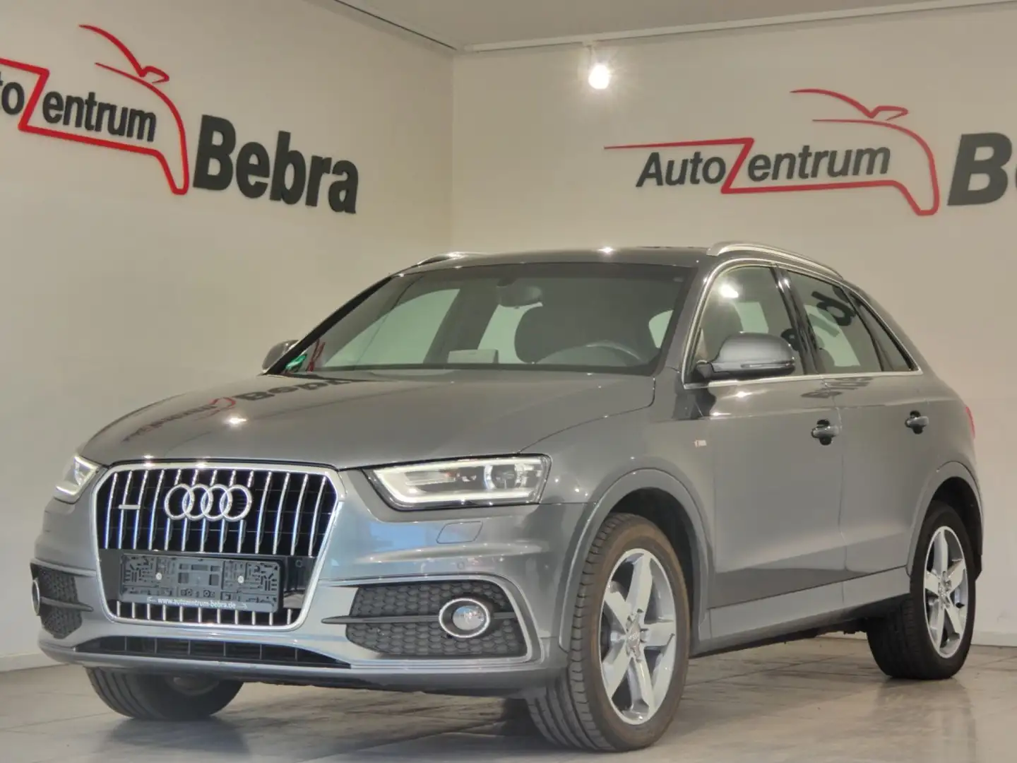 Audi Q3 2.0 TFSI quattro S-Line LED/Navi/Panorama/AHK Grau - 1