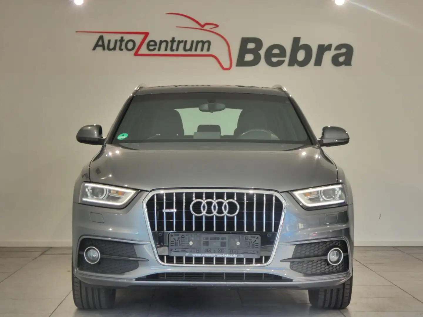 Audi Q3 2.0 TFSI quattro S-Line LED/Navi/Panorama/AHK Grau - 2