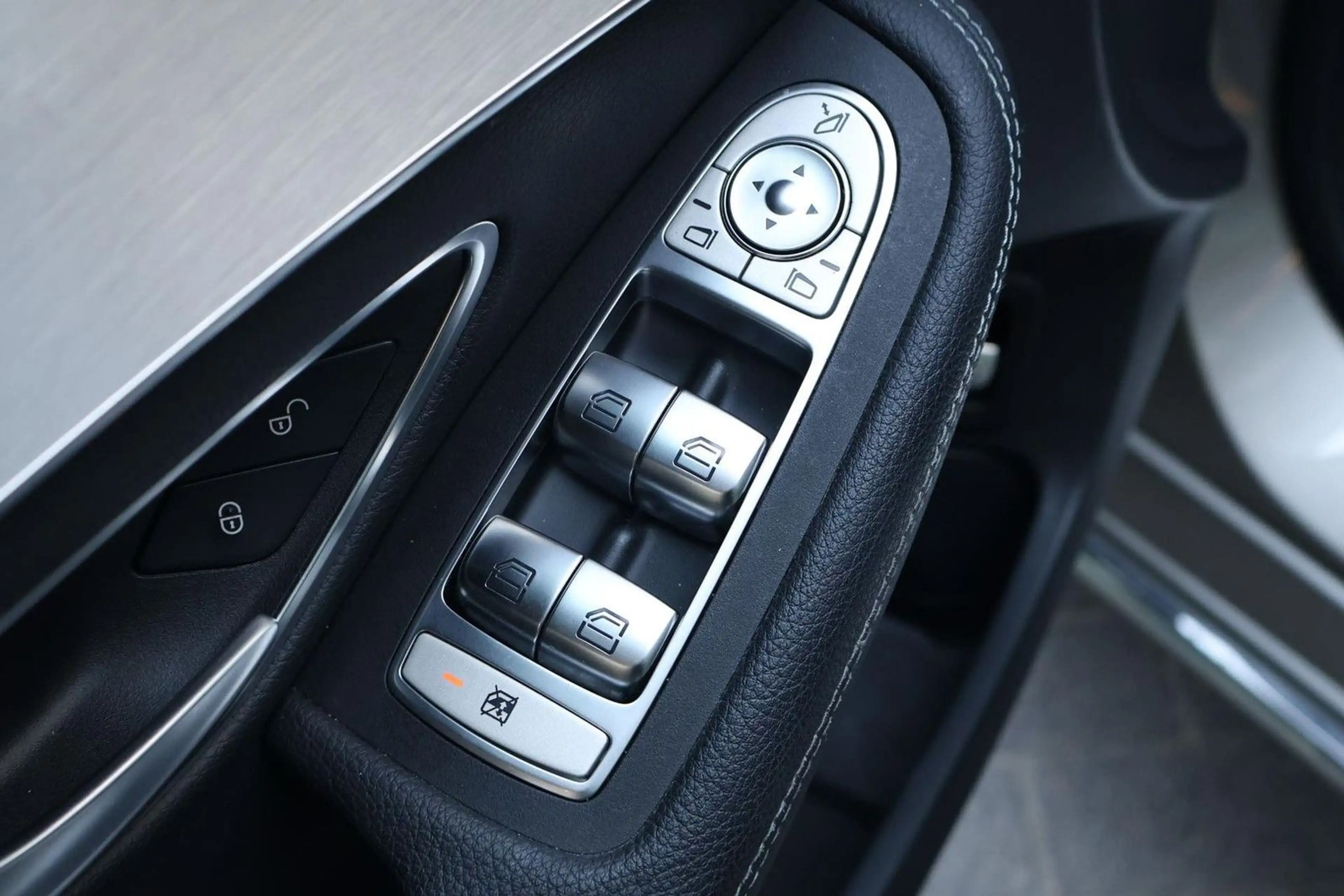 Mercedes-Benz C 200 d / Apple Carplay / AHK / kamera — photo 9