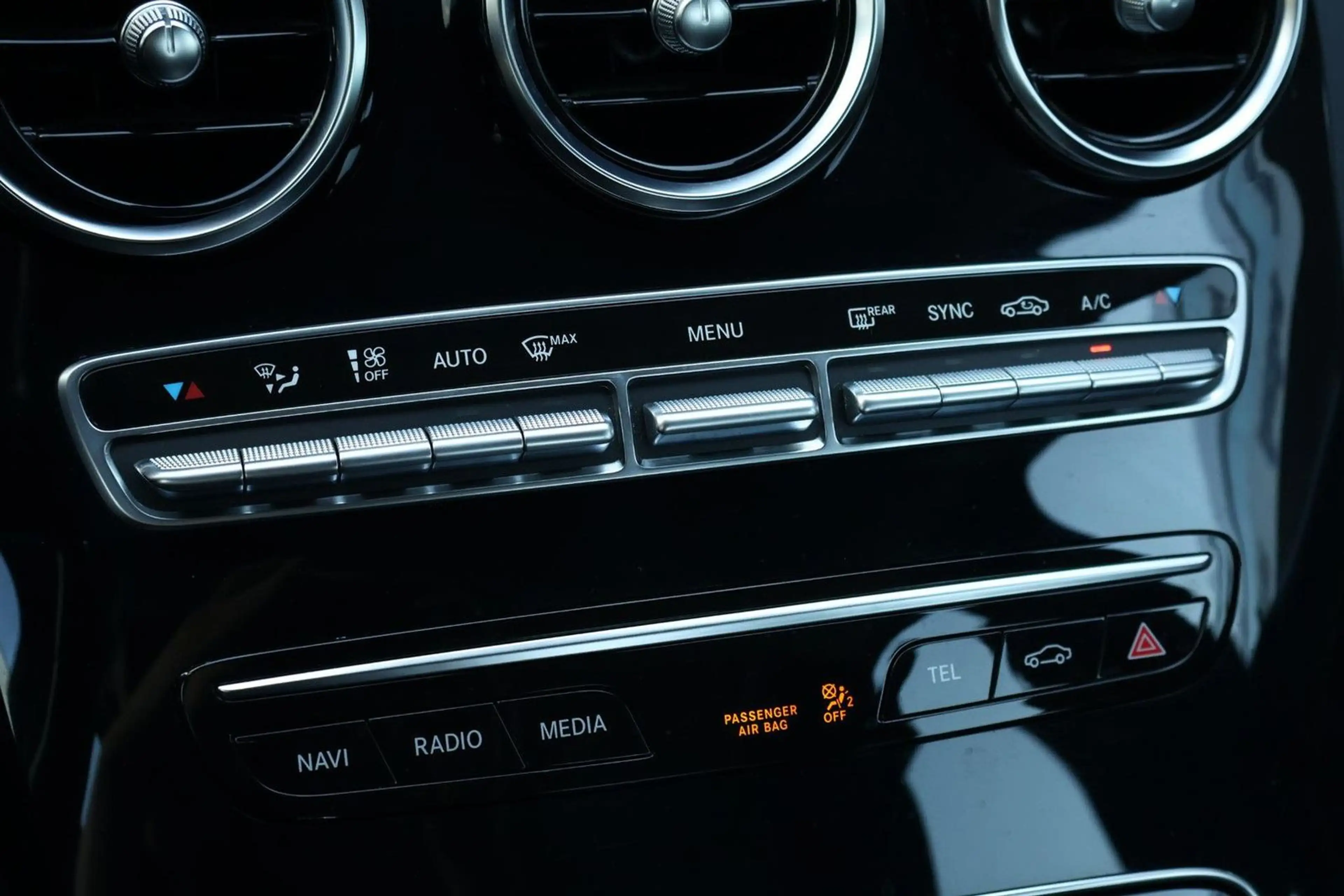 Mercedes-Benz C 200 d / Apple Carplay / AHK / kamera — photo 13