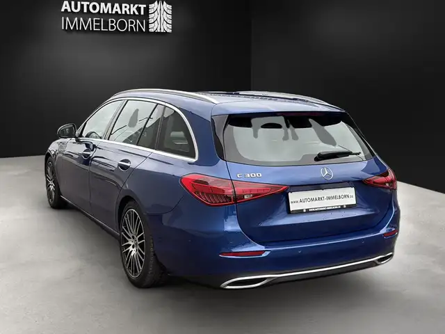 Mercedes-Benz C-Class view 5