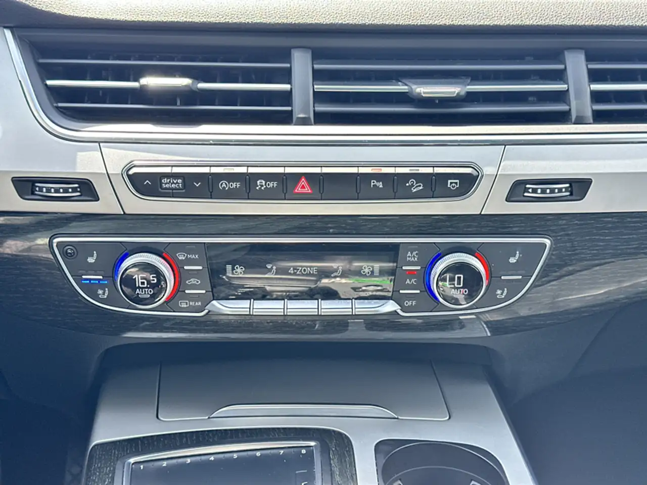 Audi Q7 снимка Audi Q7