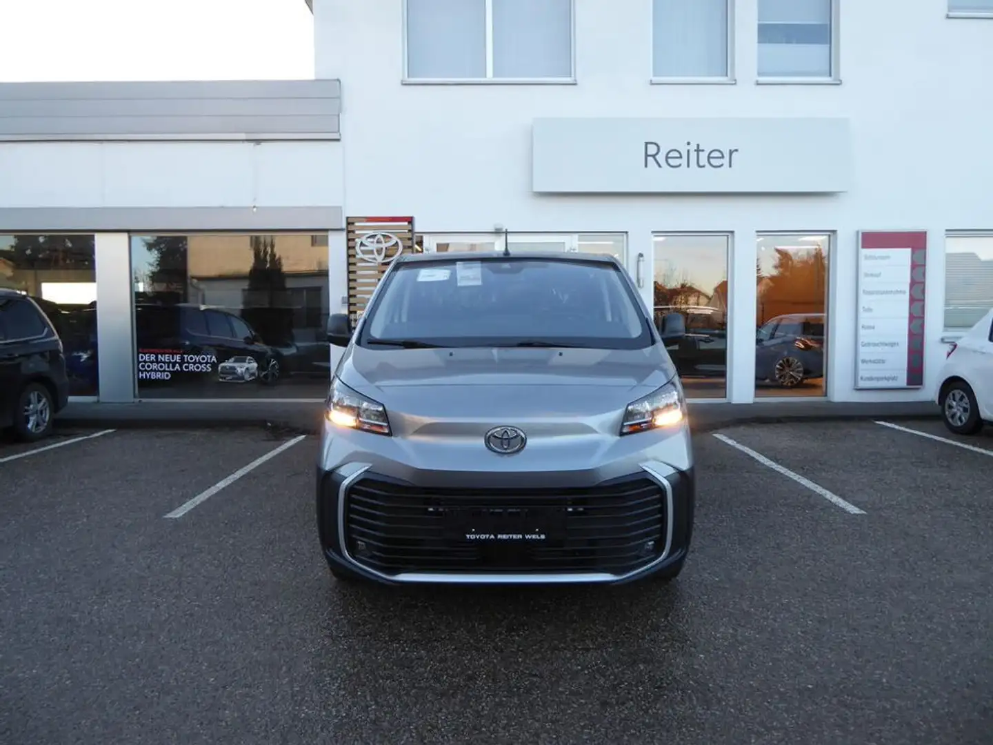 Toyota Proace Verso 2,0 D-4D 145 L1 8-Sitze Shuttle KCA Silber - 1