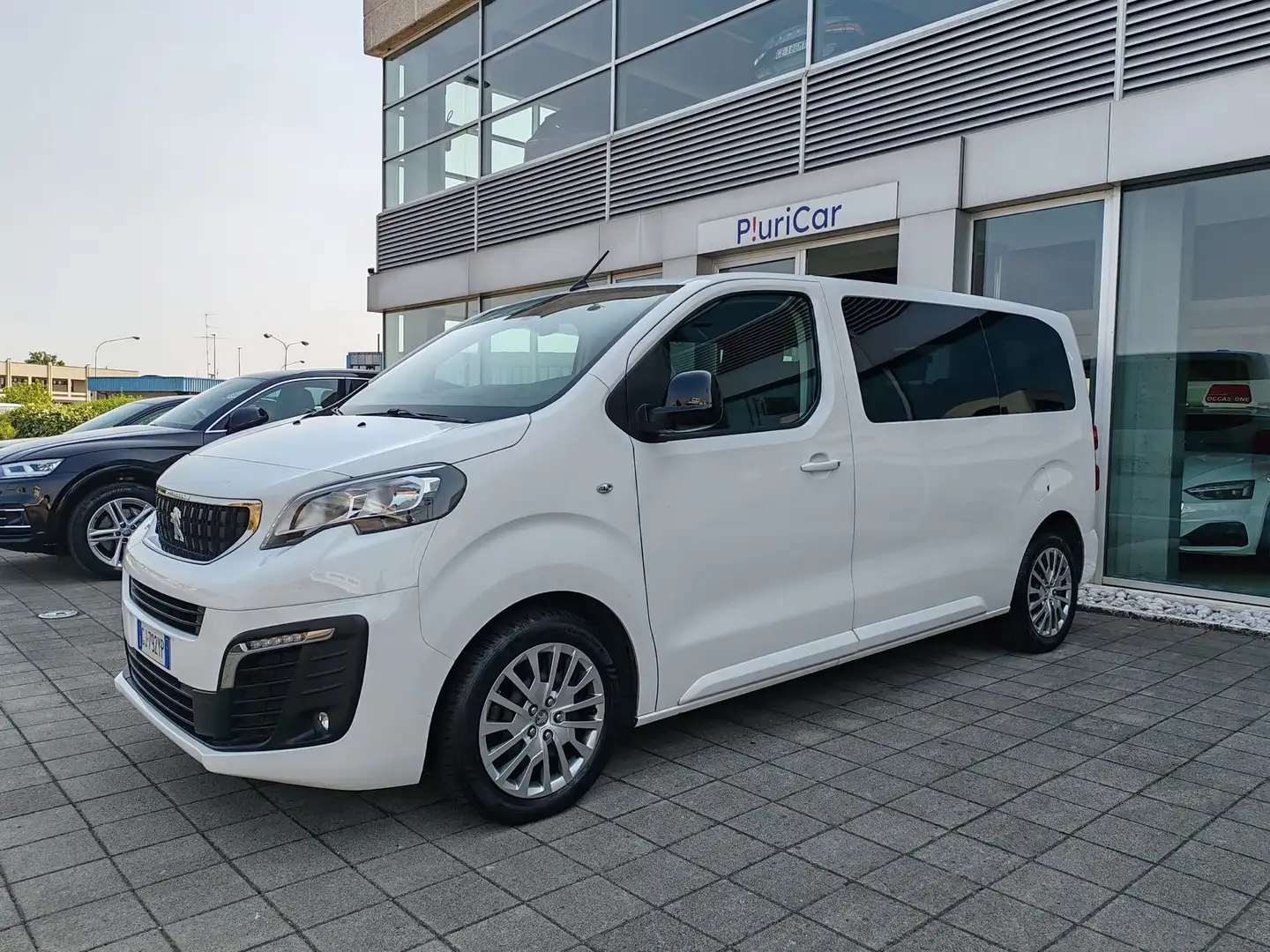 Peugeot Traveller BlueHDi 120cv 8 posti Cruise Sensori Vetri Scuri Weiß - 1