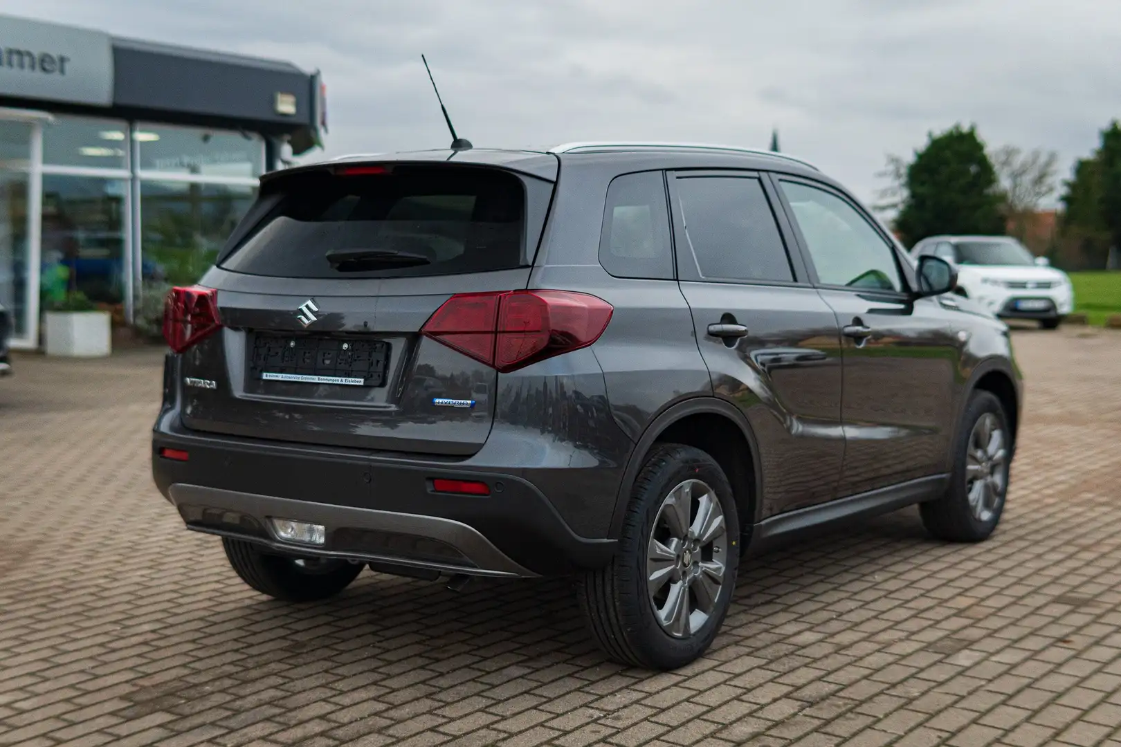 Suzuki Vitara 1.5 Dualjet Hybrid AGS Comfort Grau - 2