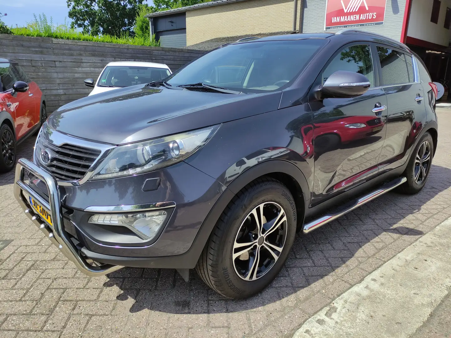 Kia Sportage 2.0 CVVT Plus Pack, Trekhaak, Achteruitrijcamera Grijs - 2