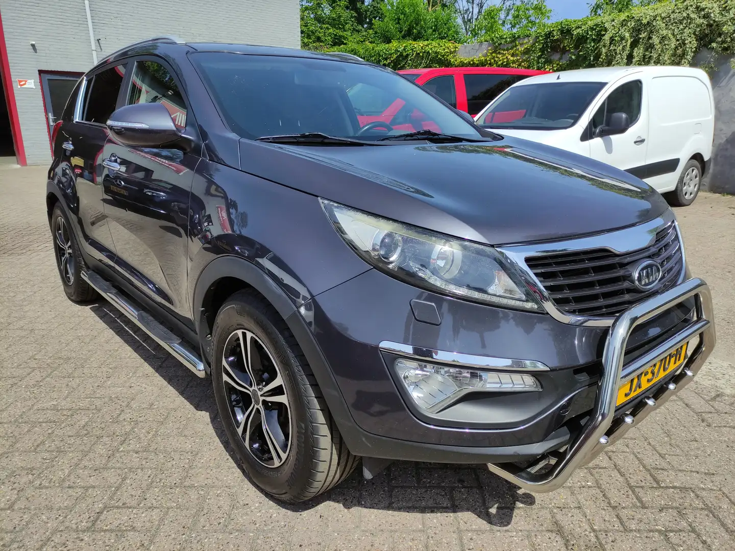 Kia Sportage 2.0 CVVT Plus Pack, Trekhaak, Achteruitrijcamera Grijs - 1
