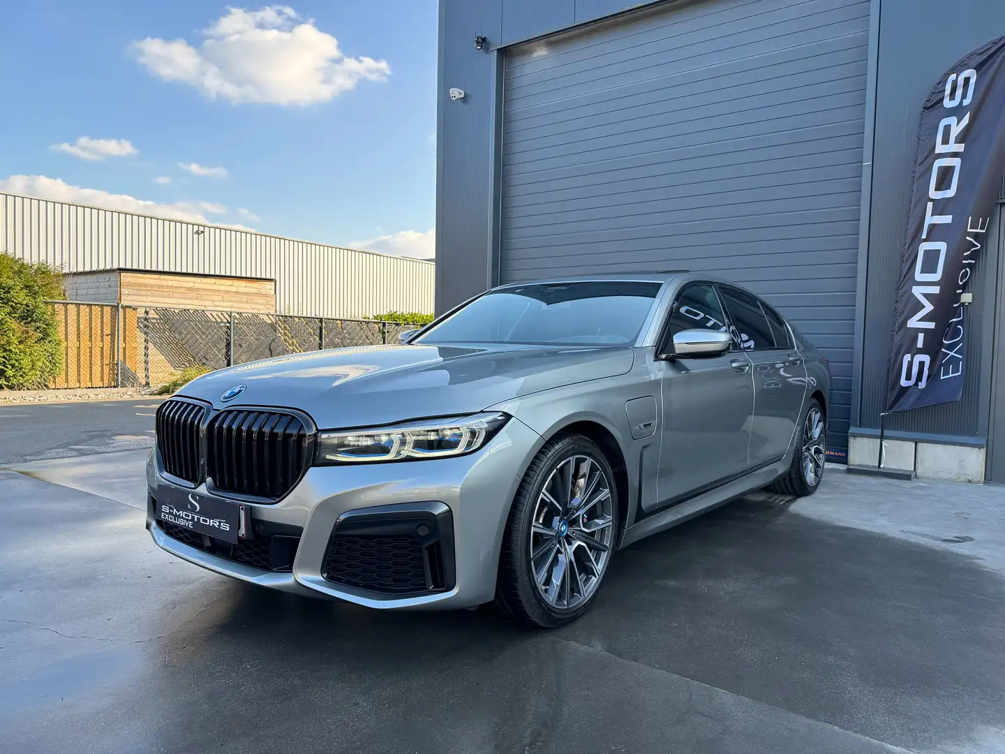BMW 745 e M GARANTIE 2027 LASER/PANO/ACC/360/SOFT/HK bež - 1