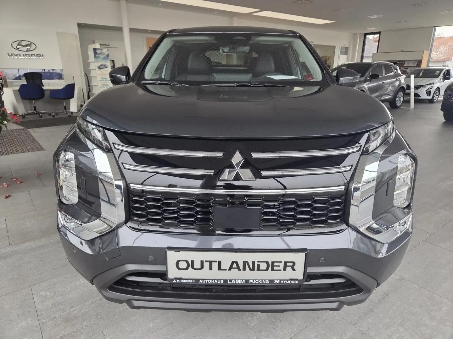 Mitsubishi Outlander Outlander PHEV 2,4 4WD Invite 220V AT Grau - 1