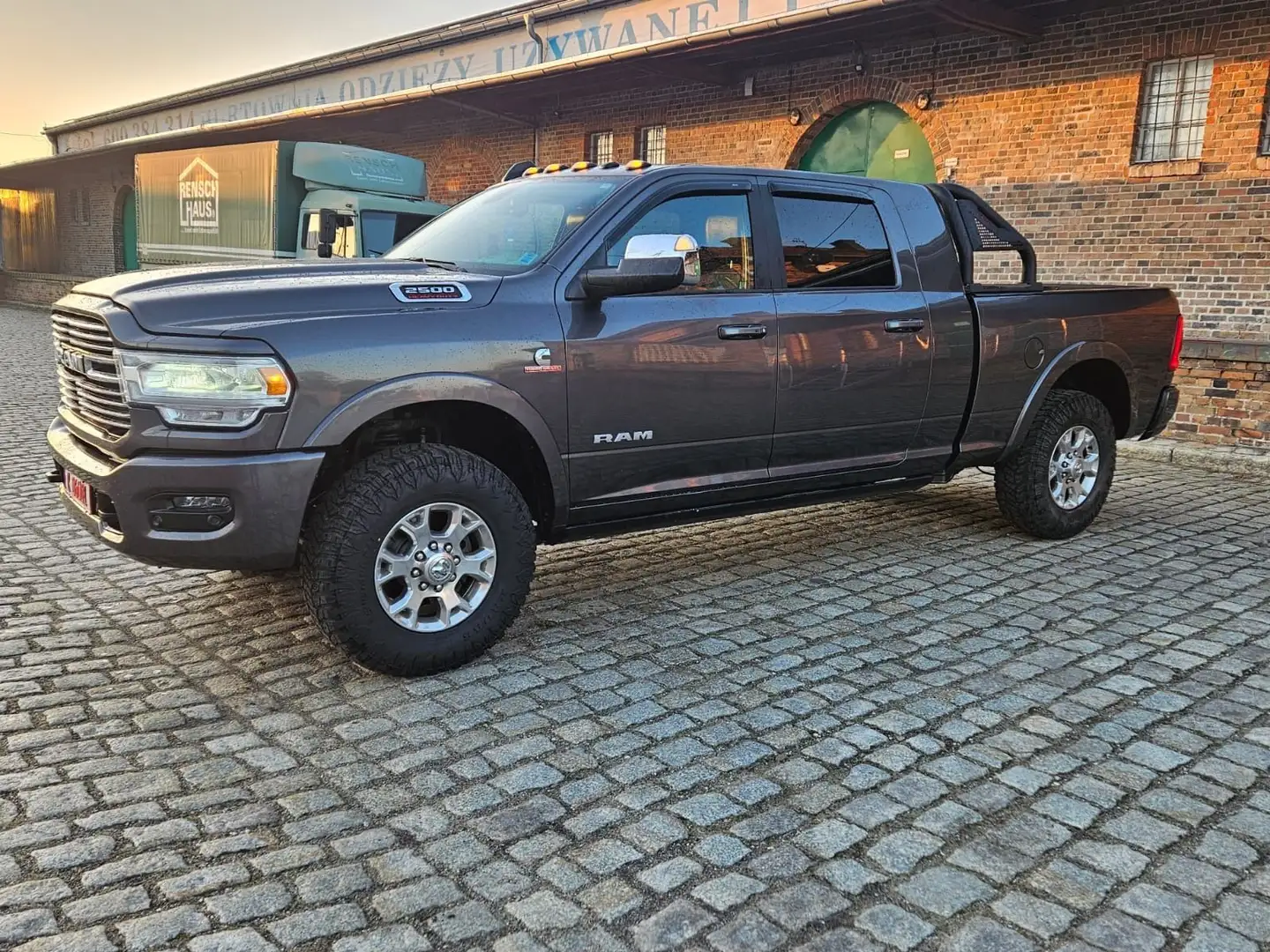 Dodge RAM 2500,6.7Cummins,Laramie ,Mega Cap,Unfallfrei Grau - 2