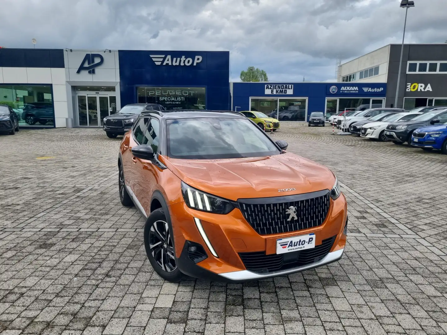 Peugeot 2008 PureTech 130 S&S GT Arancione - 2