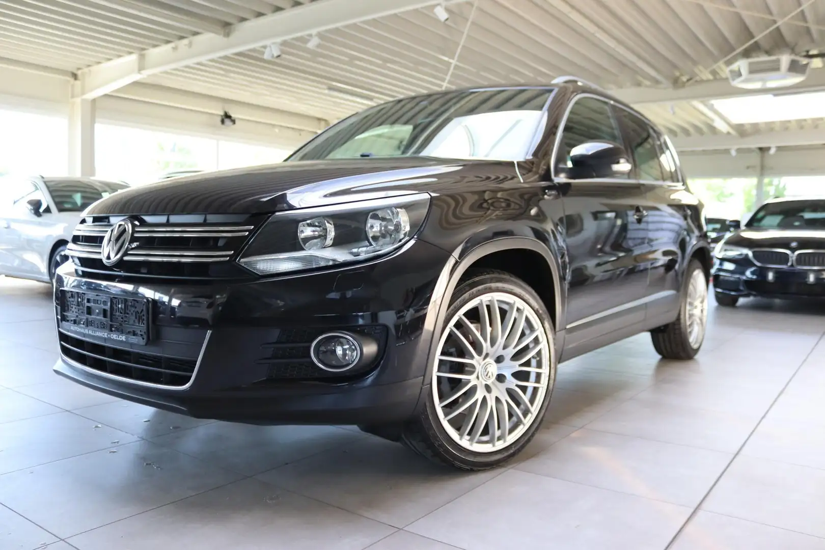 Volkswagen Tiguan 1.4 TSI BMT Lounge Sport&Style 92 kW (125 PS), ... Black - 1