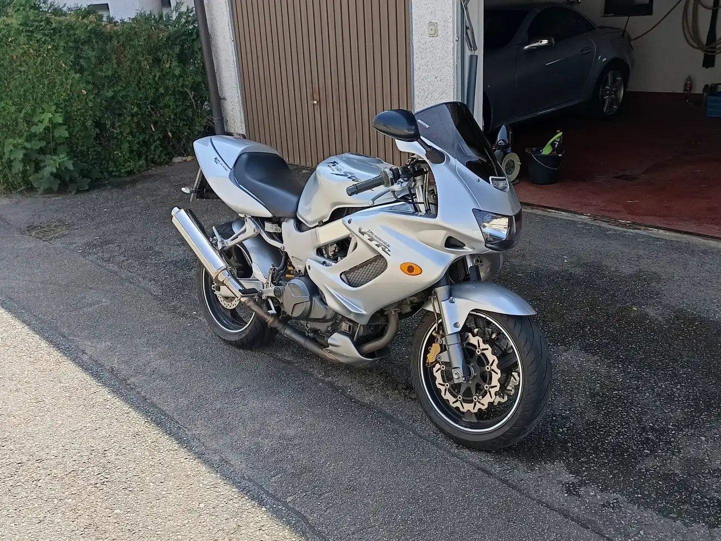 Honda VTR 1000 Firestorm Ezüst - 1