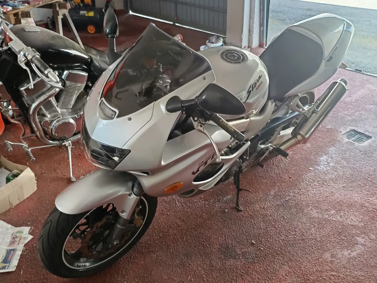 Honda VTR 1000 Firestorm Argent - 2