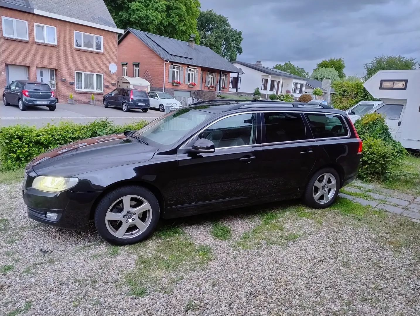 Volvo V70 V70 D3 Momentum Zwart - 2
