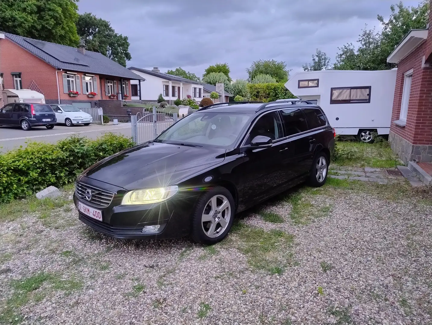 Volvo V70 V70 D3 Momentum Zwart - 1