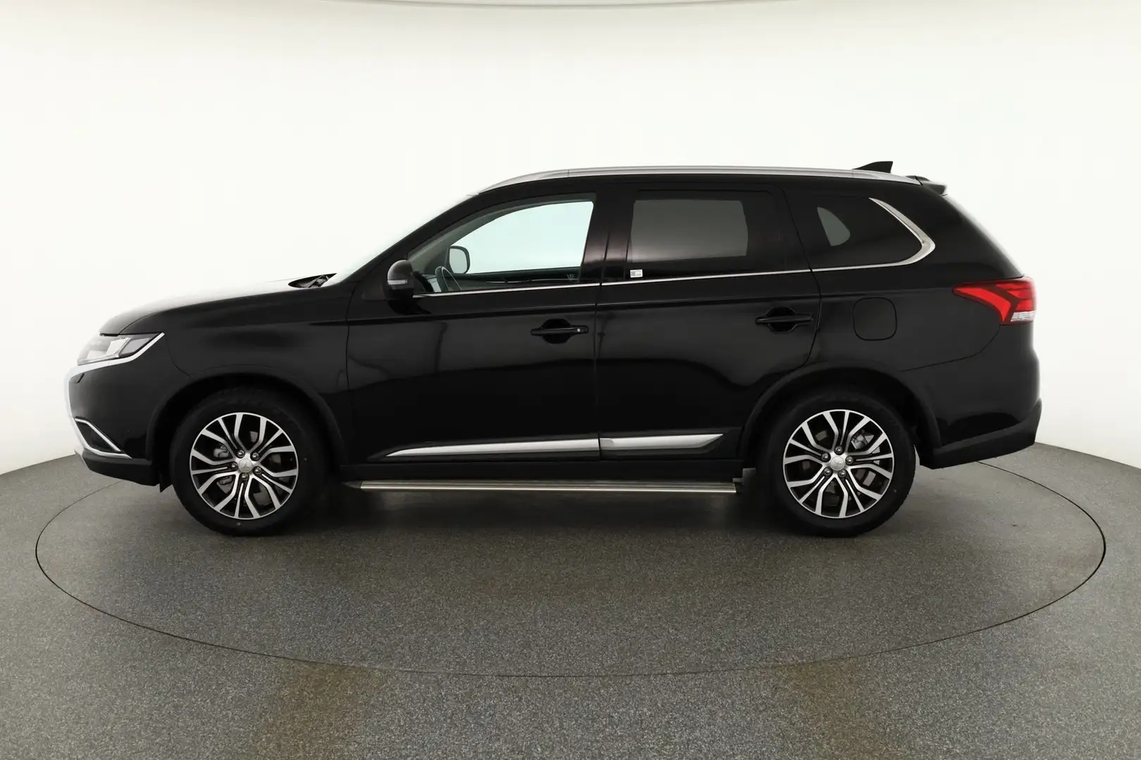 Mitsubishi Outlander 2.0 MIVEC Aut. LED Kamera Sitzheizung Schwarz - 2