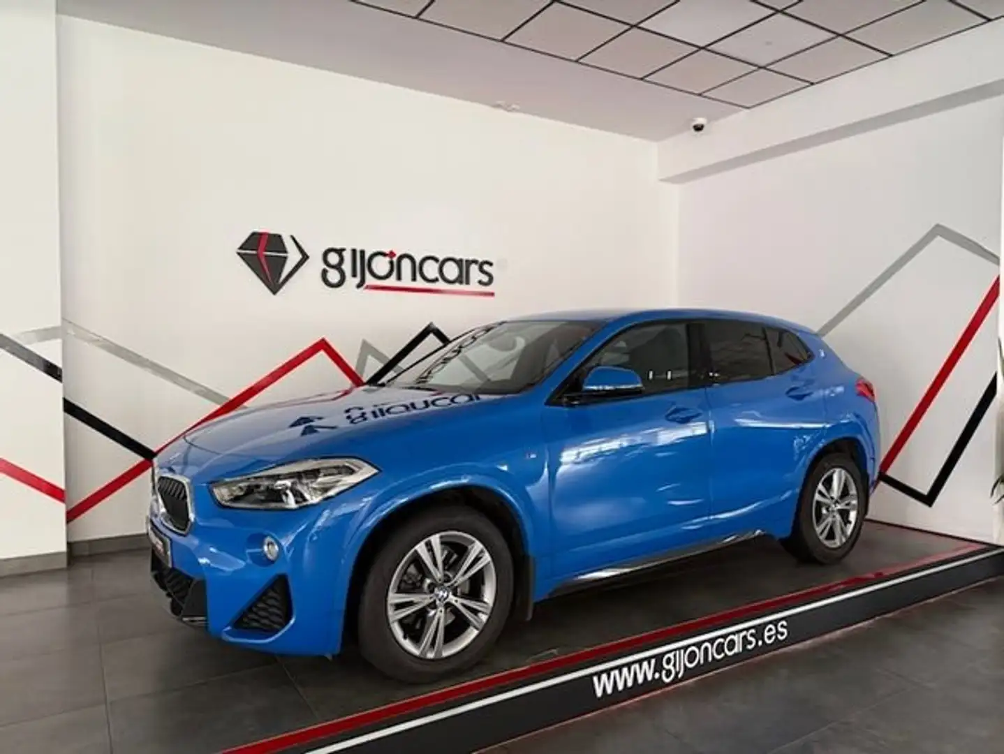 BMW X2 sDrive 18dA Blau - 1