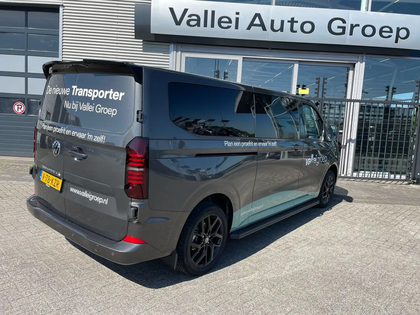 Volkswagen Transporter 2.0 TDI L2H1 30 Style | LED koplampen | Navigatie - 2