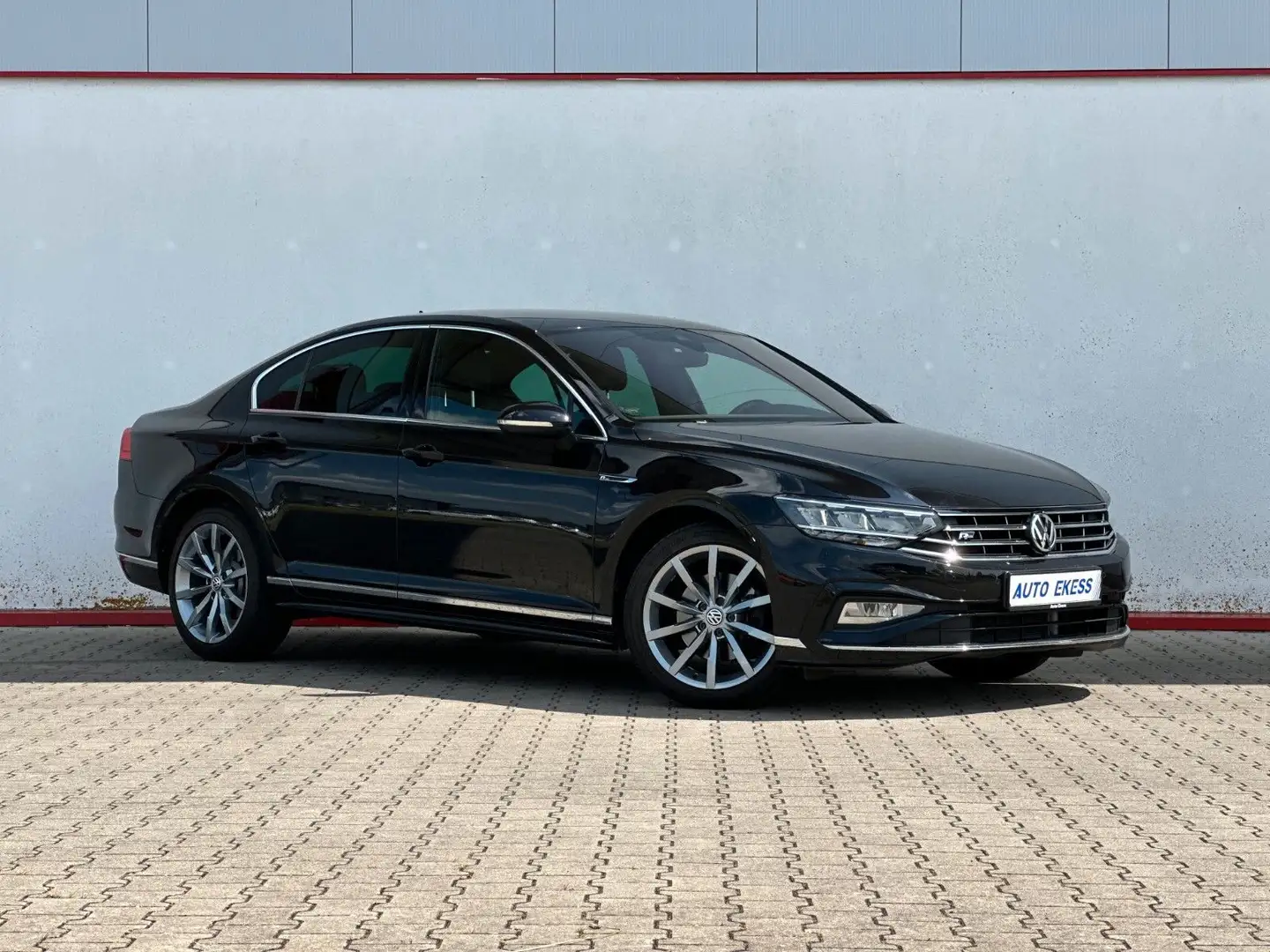 Volkswagen Passat Lim. Business R-Line ACC*LED*AHK* Schwarz - 1