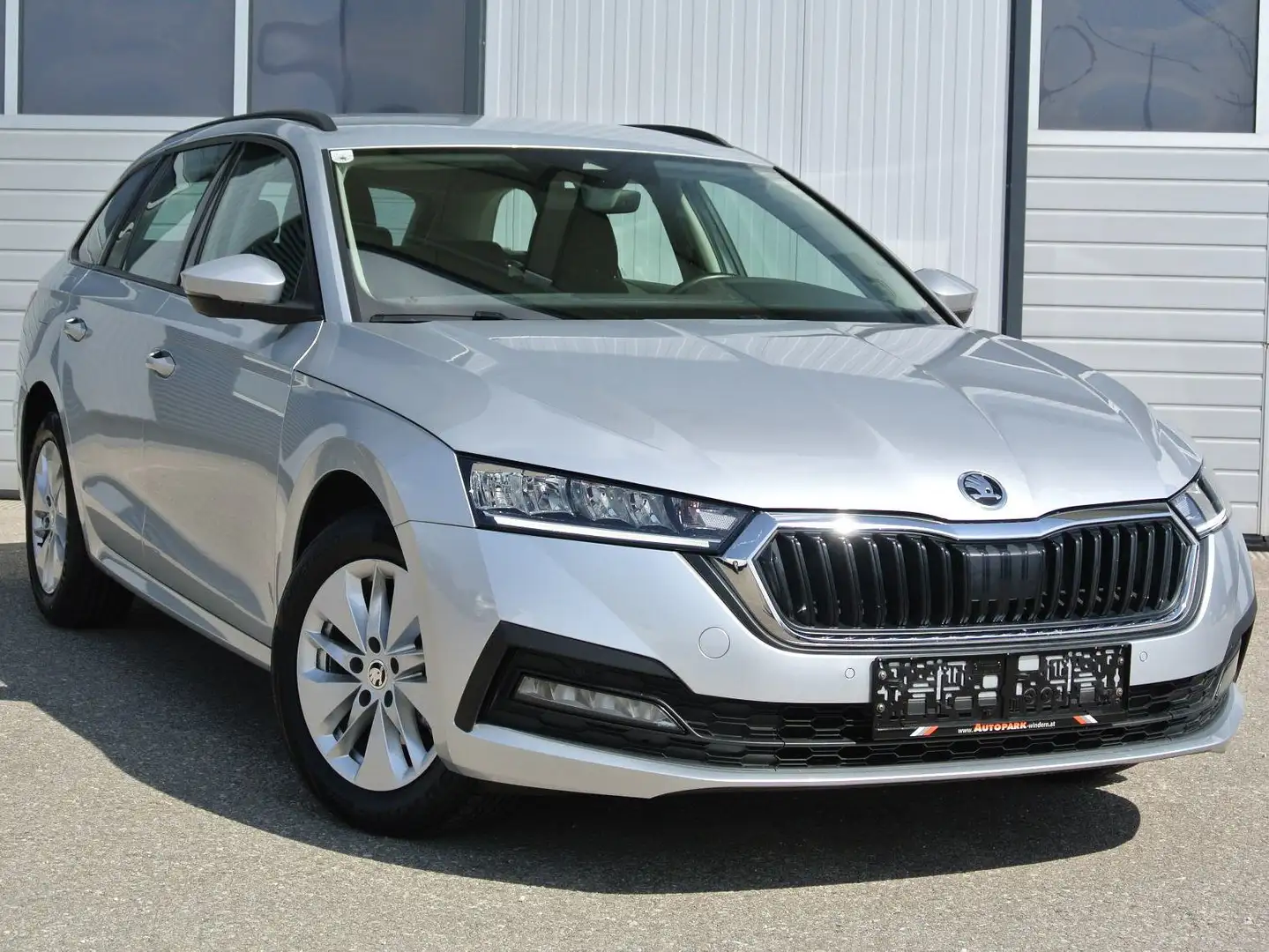 Skoda Octavia Kombi 2.0 TDI Ambition Grau - 1