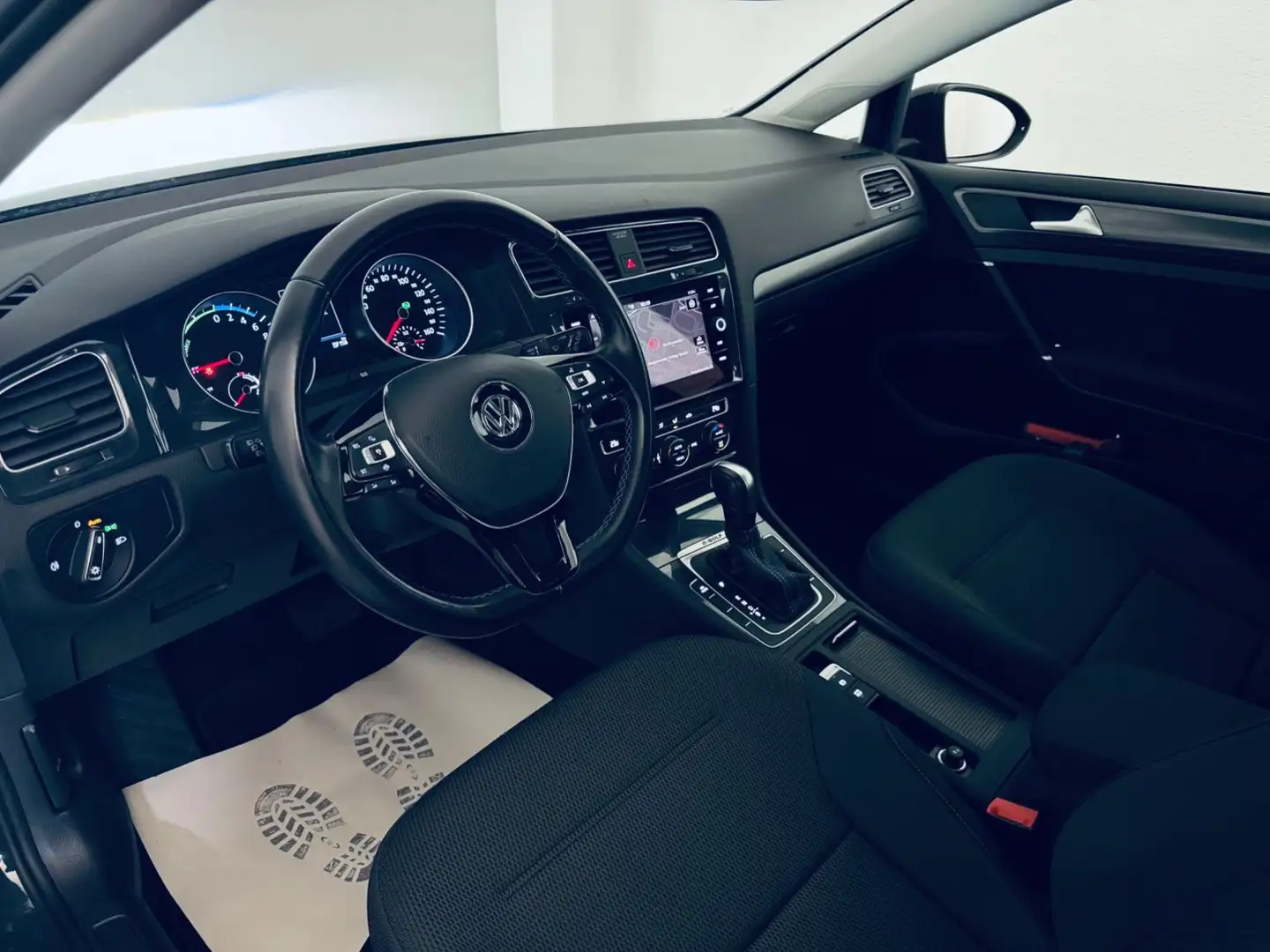 Volkswagen Golf VII Lim. e-Golf * NAVI * R-KAM * CCS * ACC Grau - 2