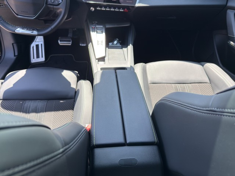 Peugeot 408 PureTech 130 GT APPLE CARPLAY SHZ LED KEYLESS S... — photo 11