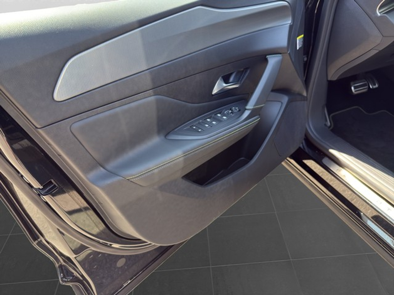 Peugeot 408 PureTech 130 GT APPLE CARPLAY SHZ LED KEYLESS S... — photo 14