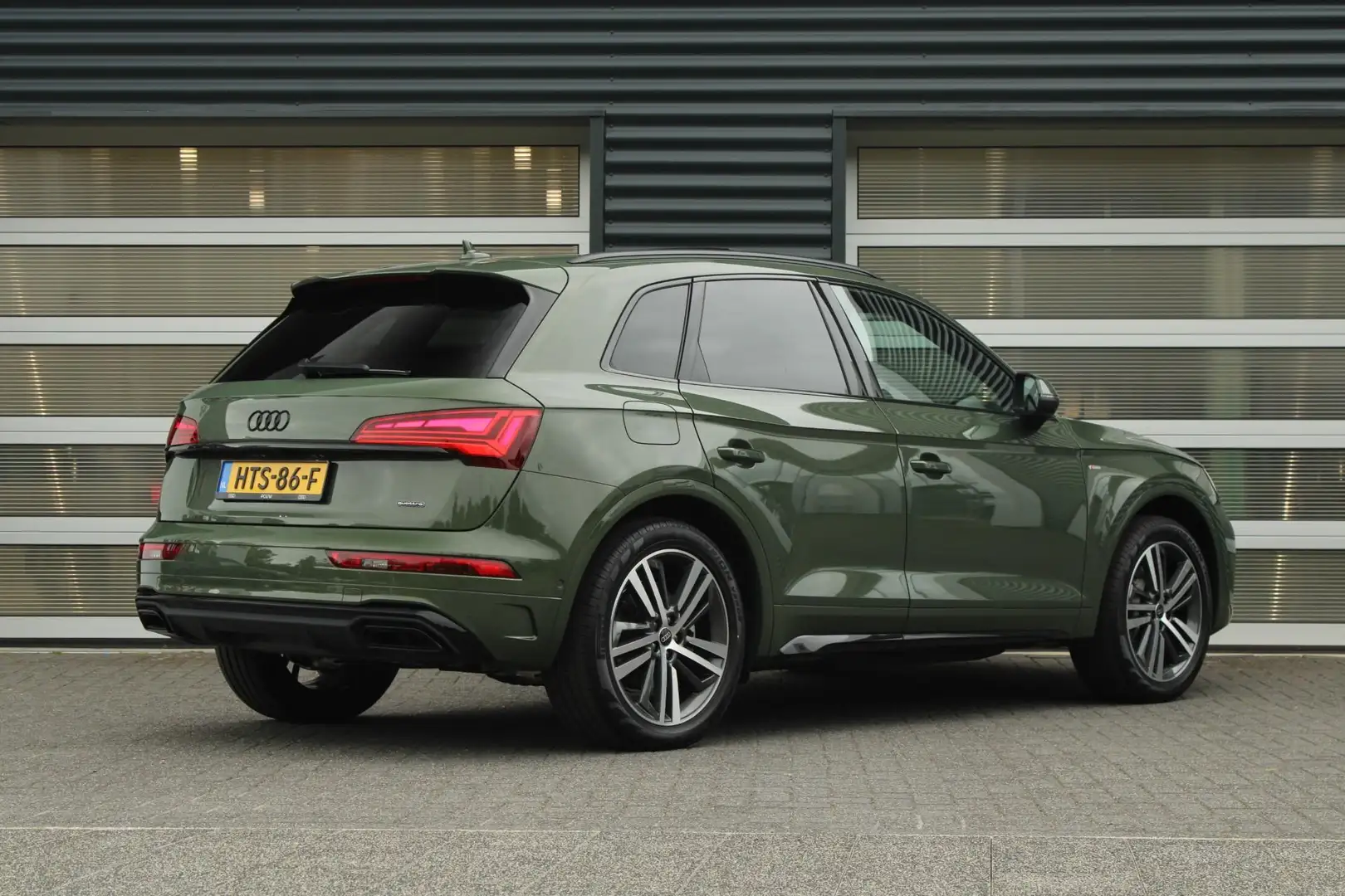 Audi Q5 50 TFSIe 299pk S Edition Competition | Panoramadak Groen - 2