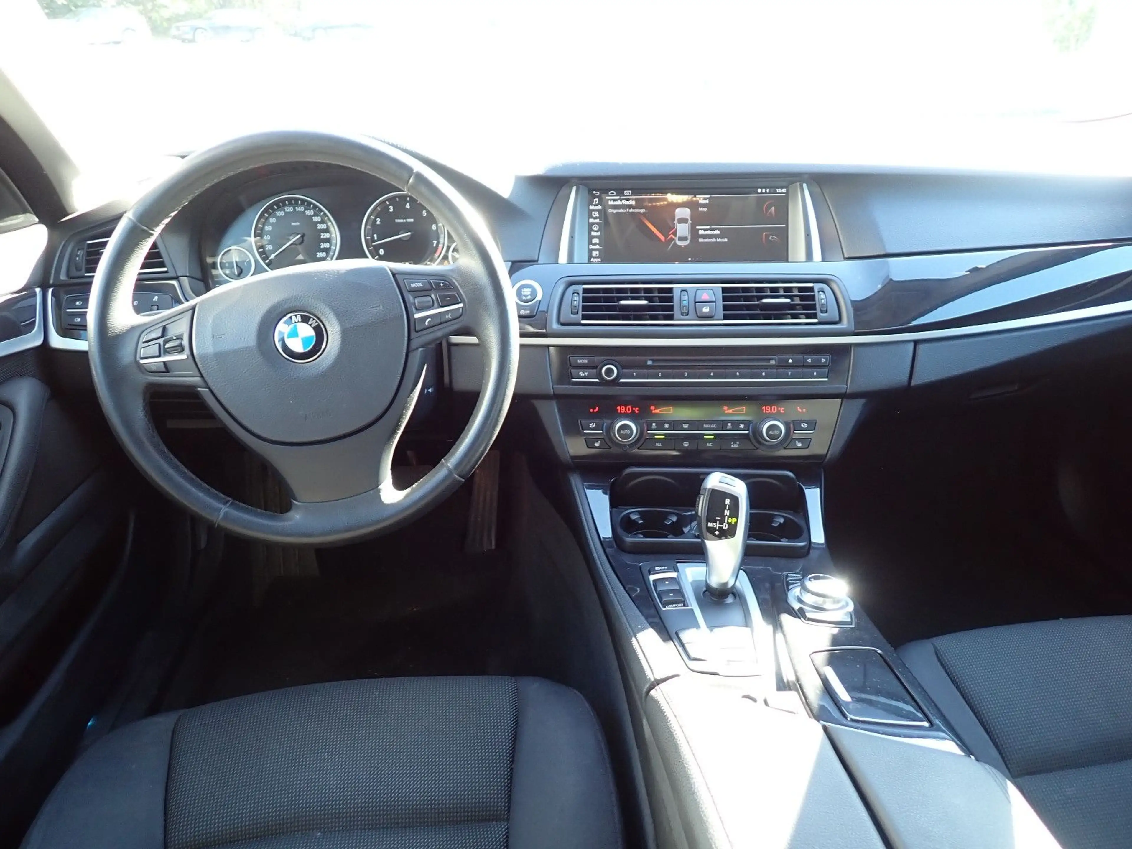 BMW 535 i xDrive Kamera — photo 8