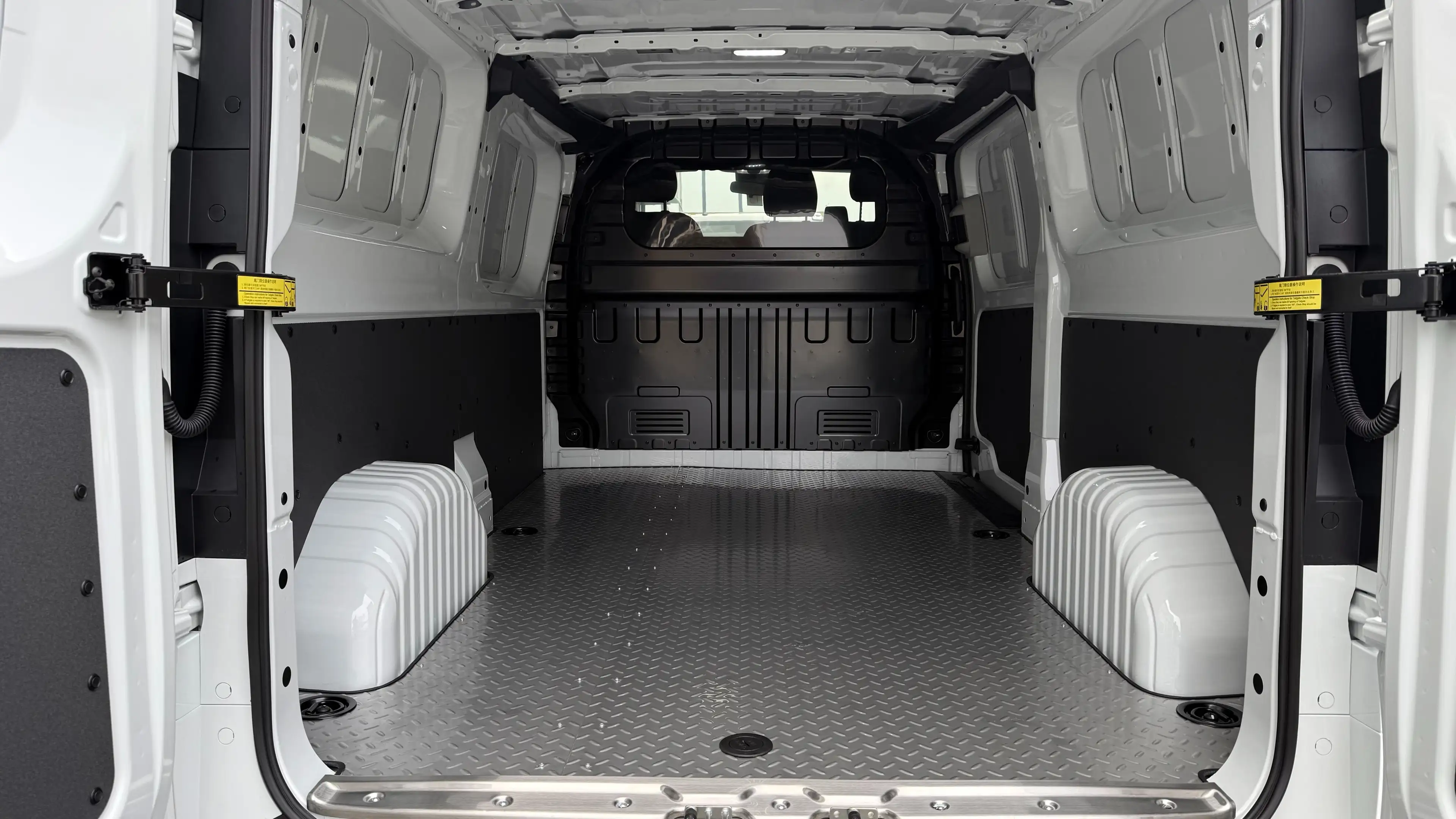 Maxus DELIVER 7 — photo 11