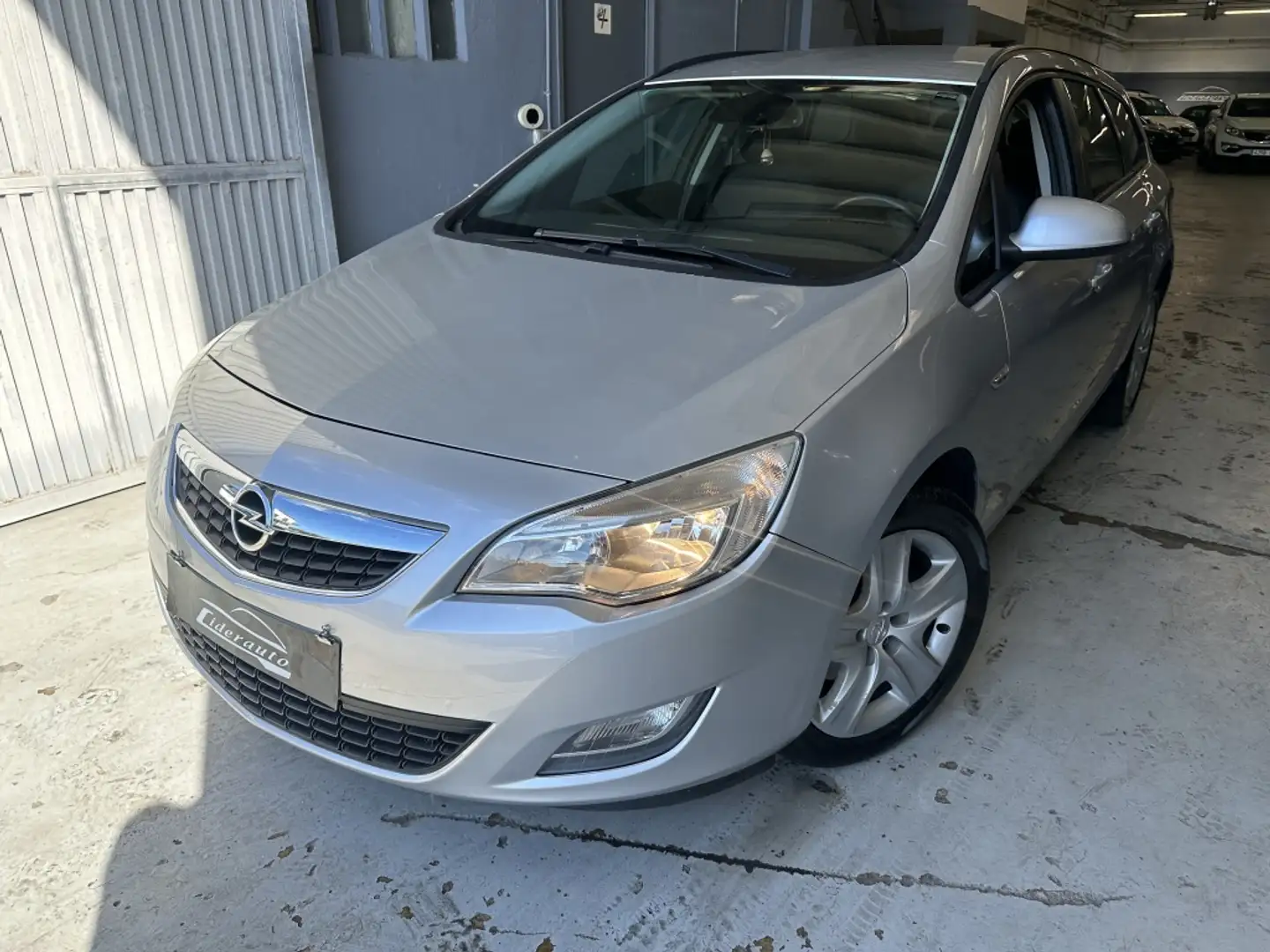 Opel Astra 1.7CDTI Enjoy 125 Gris - 2
