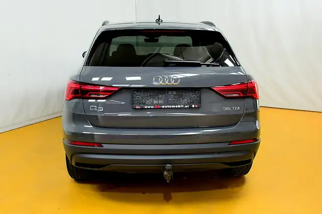 Audi Q3 view 19