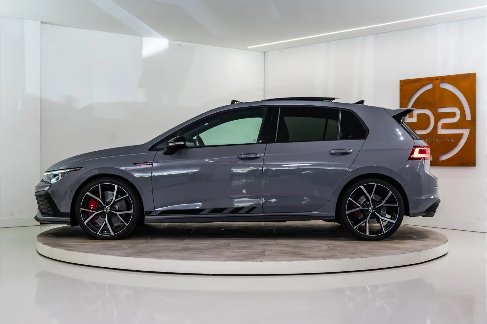 Volkswagen Golf GTI 2.0 TSI Clubsport 301PK | Pano | Harman/Kardon | L Grijs - 2