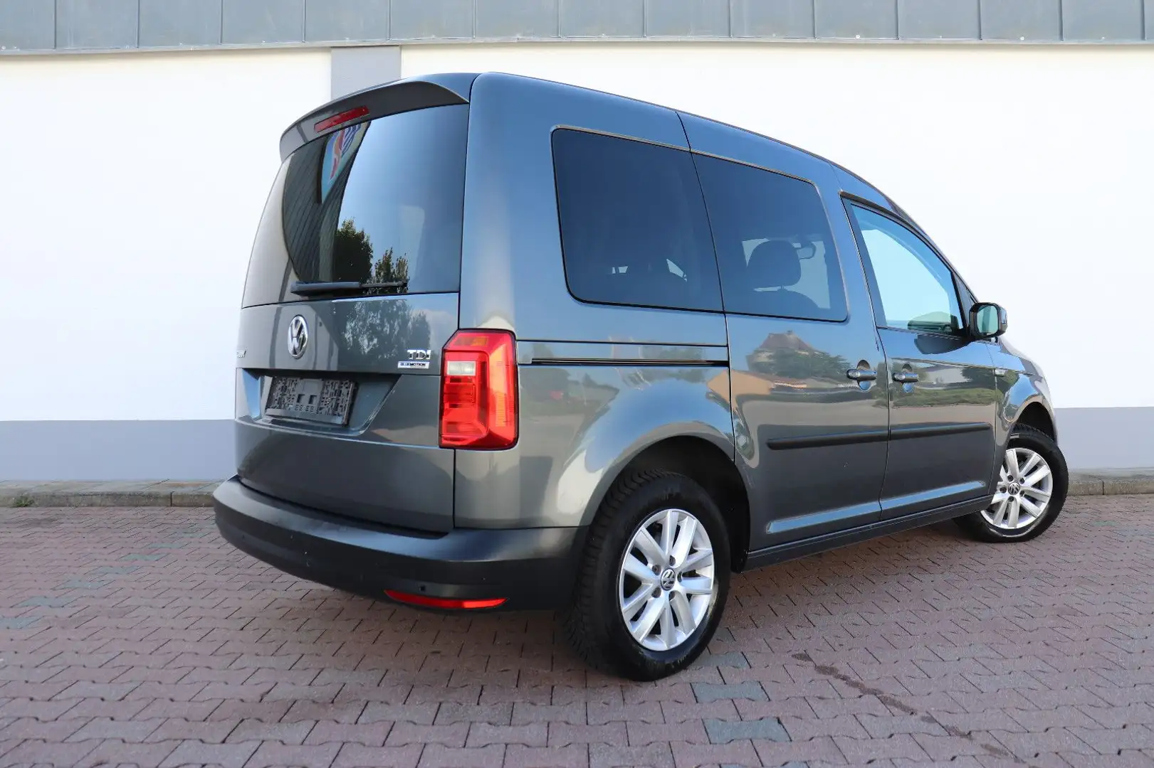 Volkswagen Caddy 2.0TDI TRENDLINE 7-SITZER*CLIMATIC*SITZH*ZAHNR-NEU Grau - 2