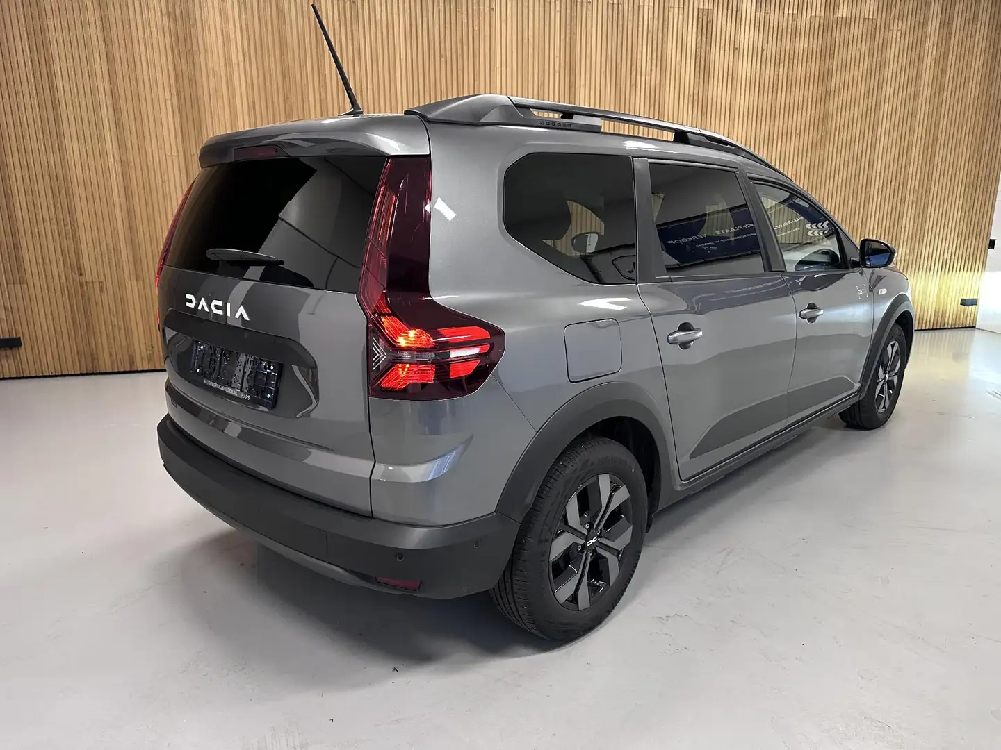 Dacia Jogger 1.6 Hybrid 140 Expression 7p. Camera | Carplay | S Argento - 2
