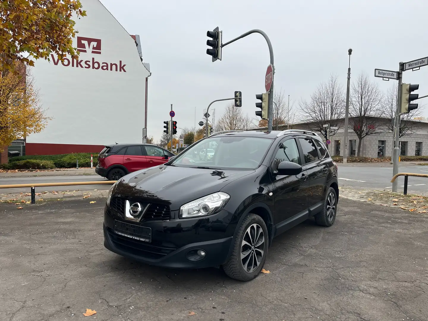 Nissan Qashqai+2 TEMPOMAT*PANORAMADACH*KLIMAAUTOMATIK*AHK*ISOFIX* Schwarz - 1
