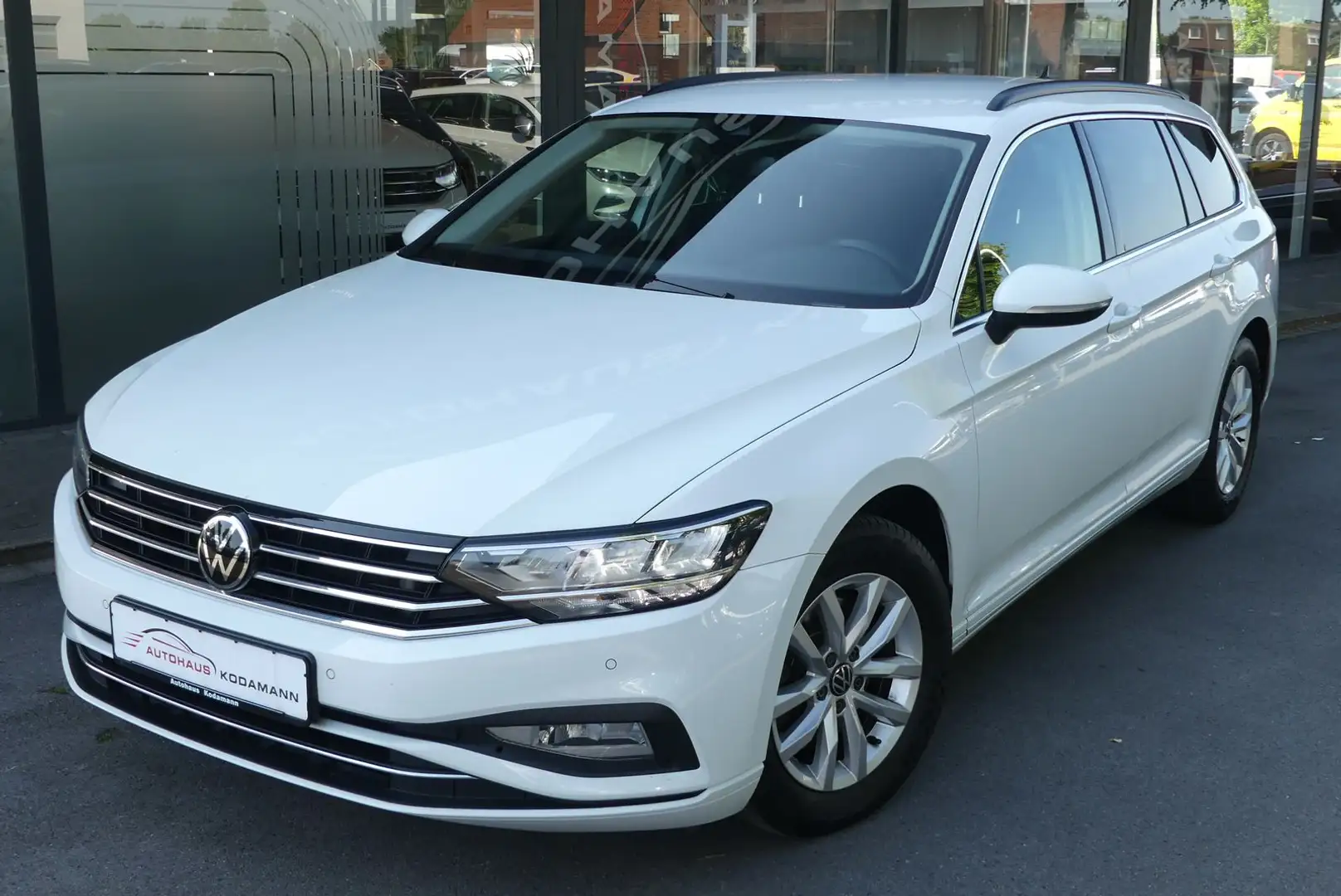 Volkswagen Passat Variant Business 1.5TSI*ACC*Keyless*LED* Wit - 2