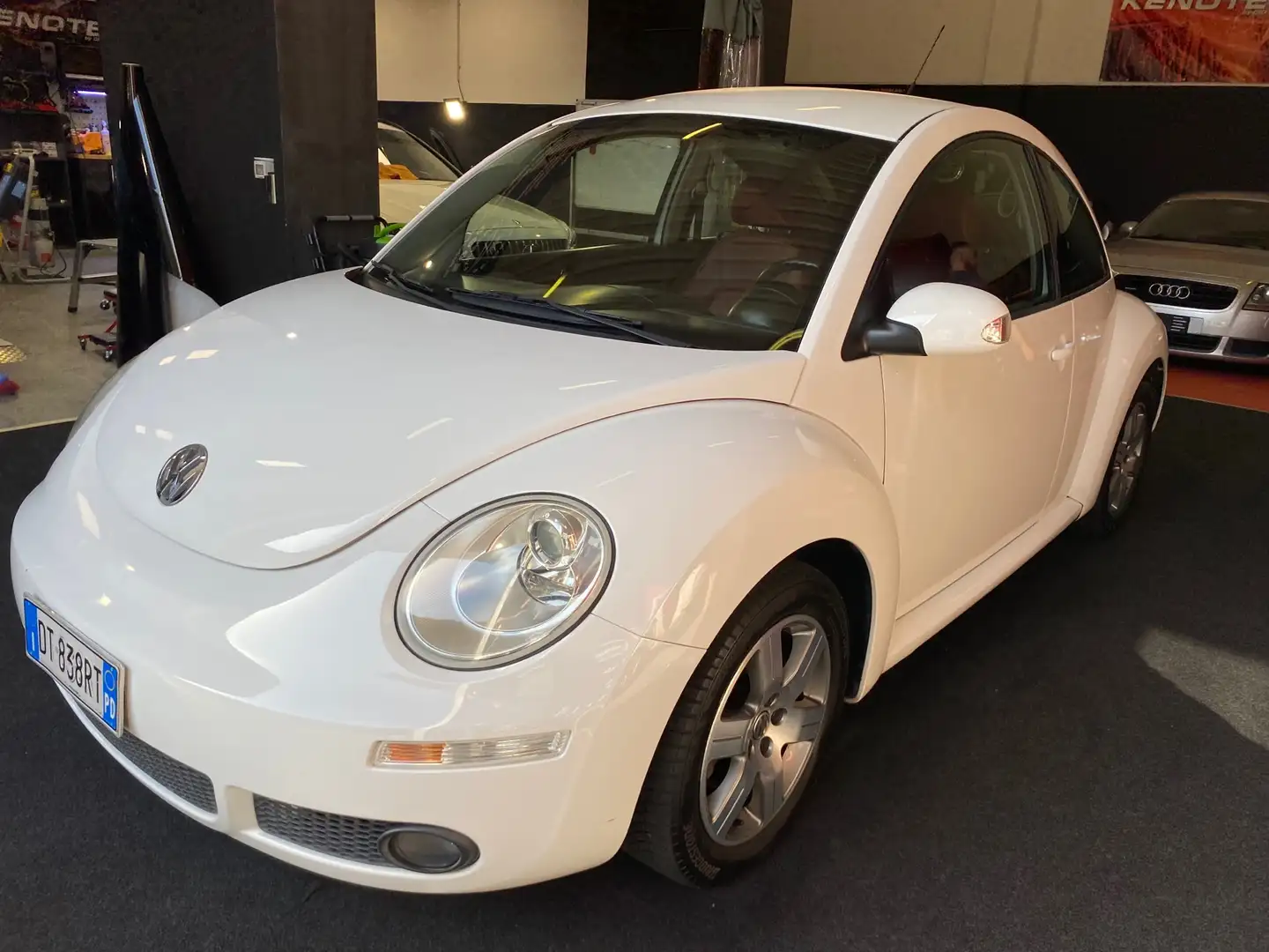 Volkswagen New Beetle 1.6 102cv FL Wit - 1