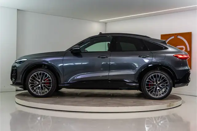 Audi Q5 view 2