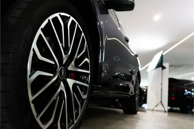 Audi Q5 view 13