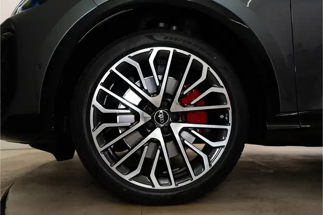 Audi Q5 view 14