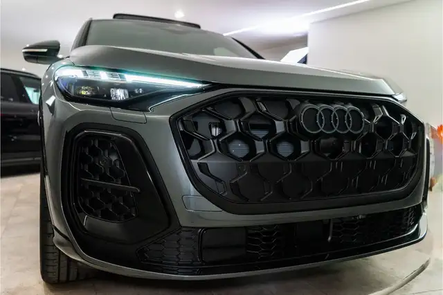 Audi Q5 view 10