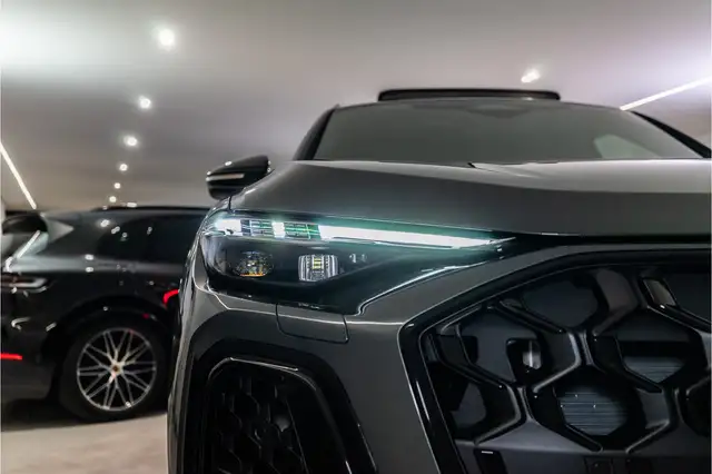 Audi Q5 view 9
