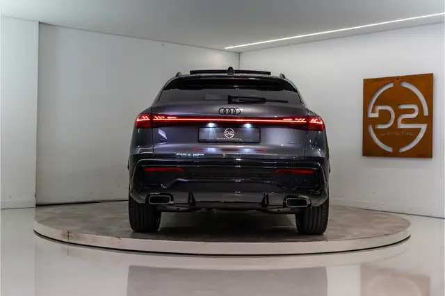 Audi Q5 view 4